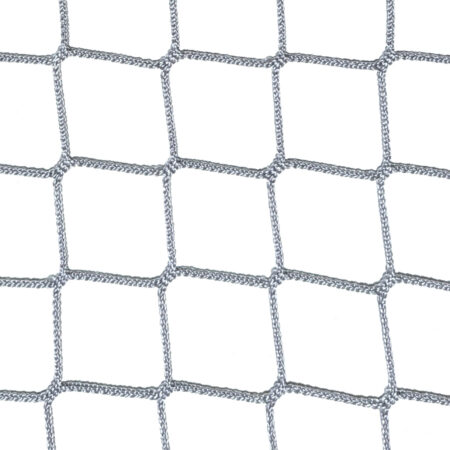 Siatka bezwęzłowa 4,5x4,5 cm w kolorze szarym, o grubości 3 mm. Zdjęcie siatki na białym tle, idealnej dla kota.